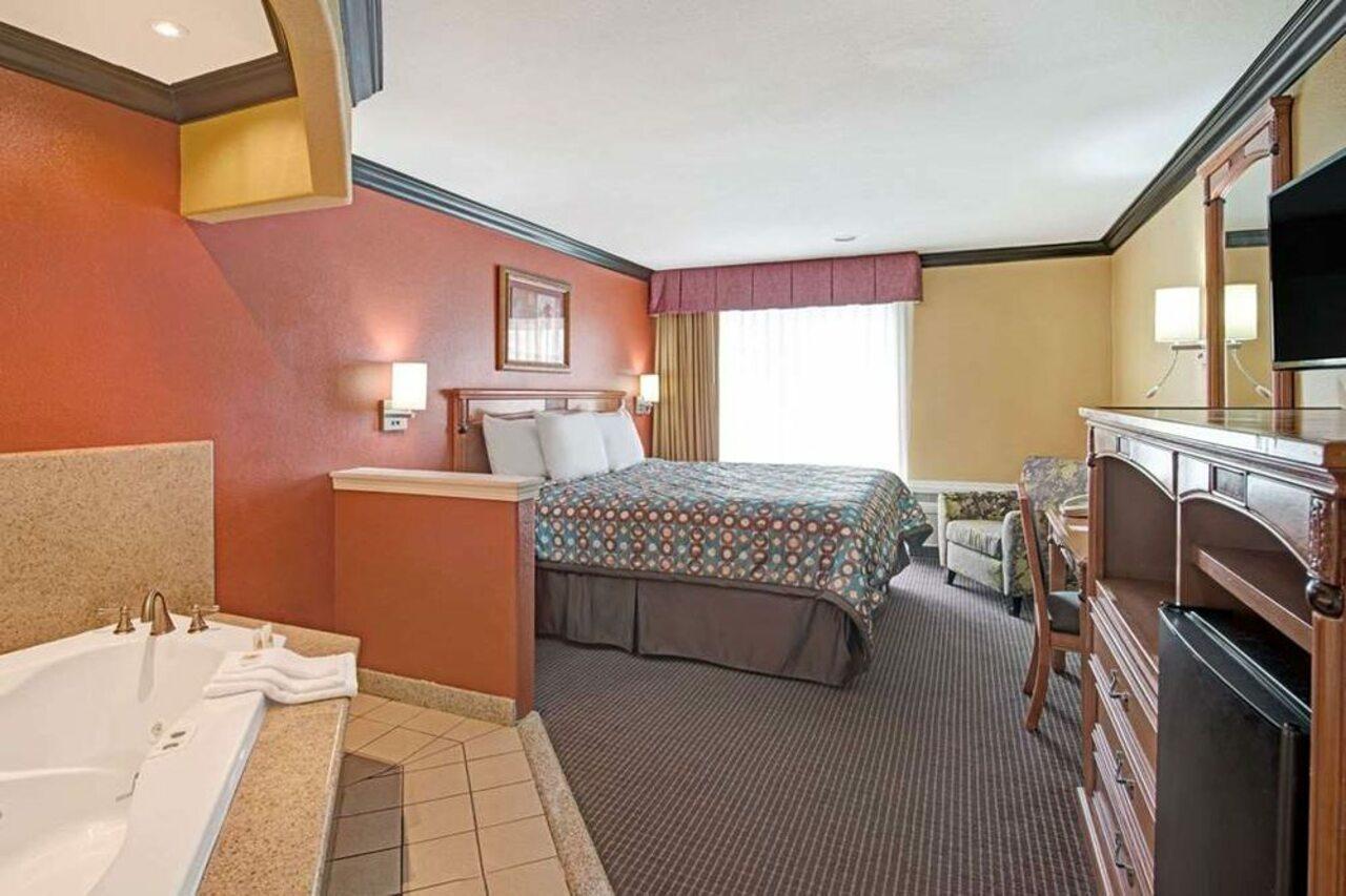 Quality Inn & Suites Сакраменто Екстериор снимка