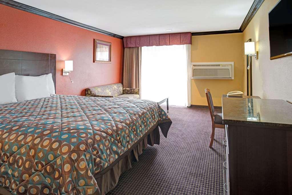 Quality Inn & Suites Сакраменто Екстериор снимка