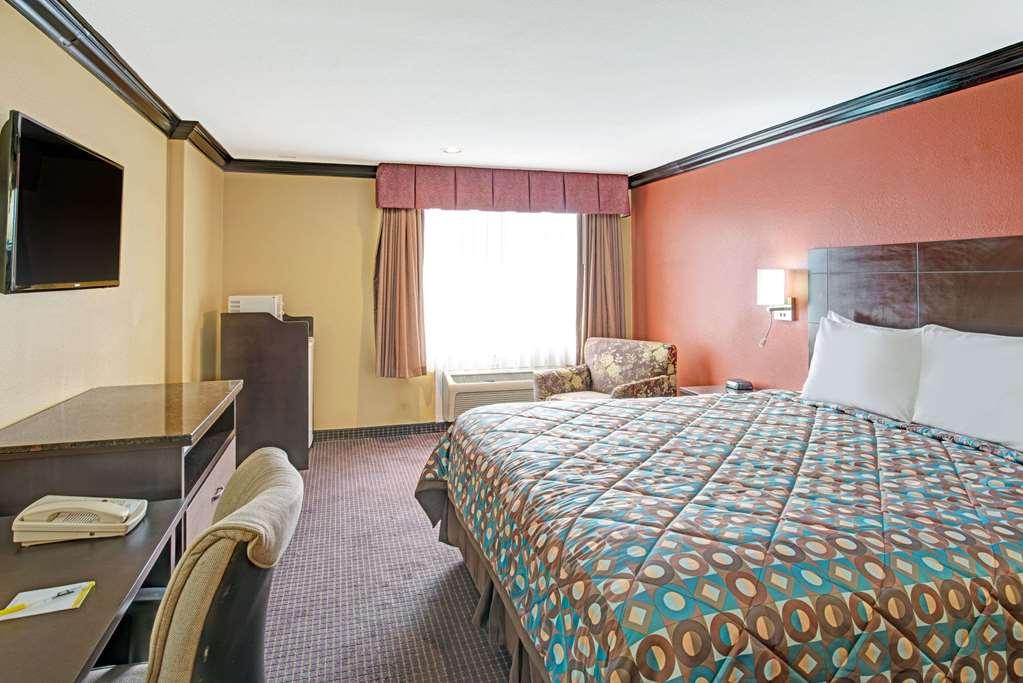 Quality Inn & Suites Сакраменто Екстериор снимка