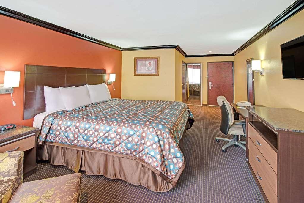 Quality Inn & Suites Сакраменто Екстериор снимка