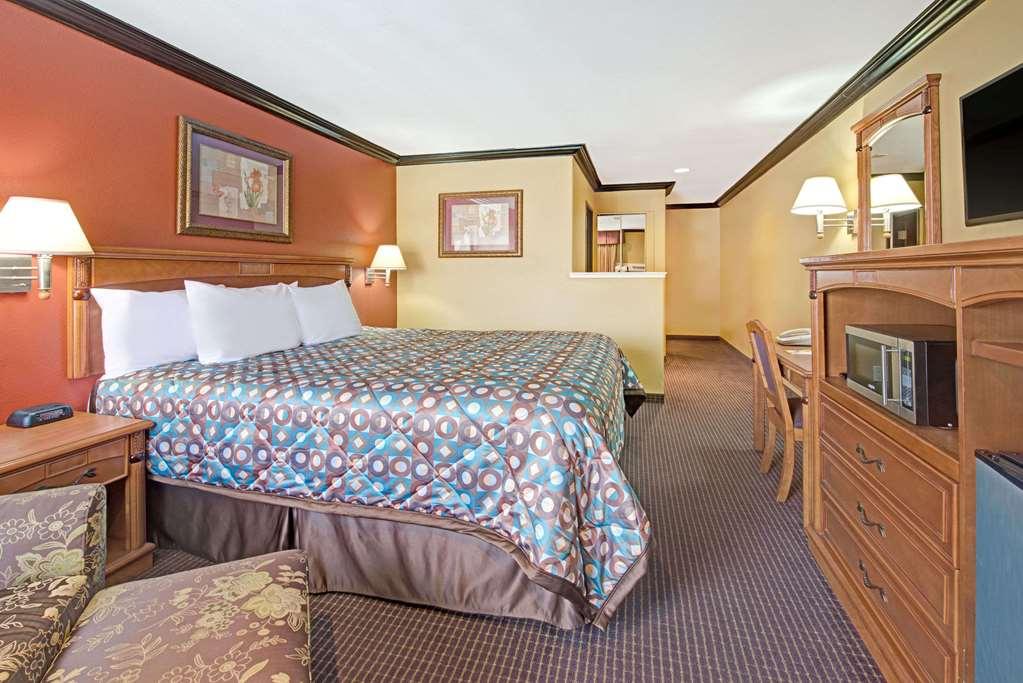 Quality Inn & Suites Сакраменто Екстериор снимка