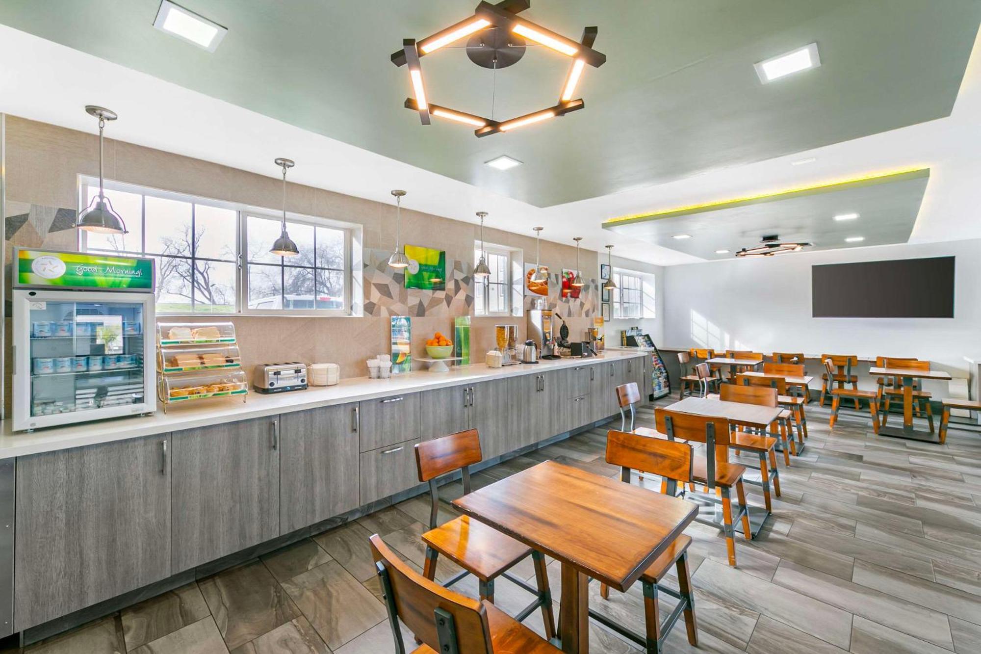 Quality Inn & Suites Сакраменто Екстериор снимка