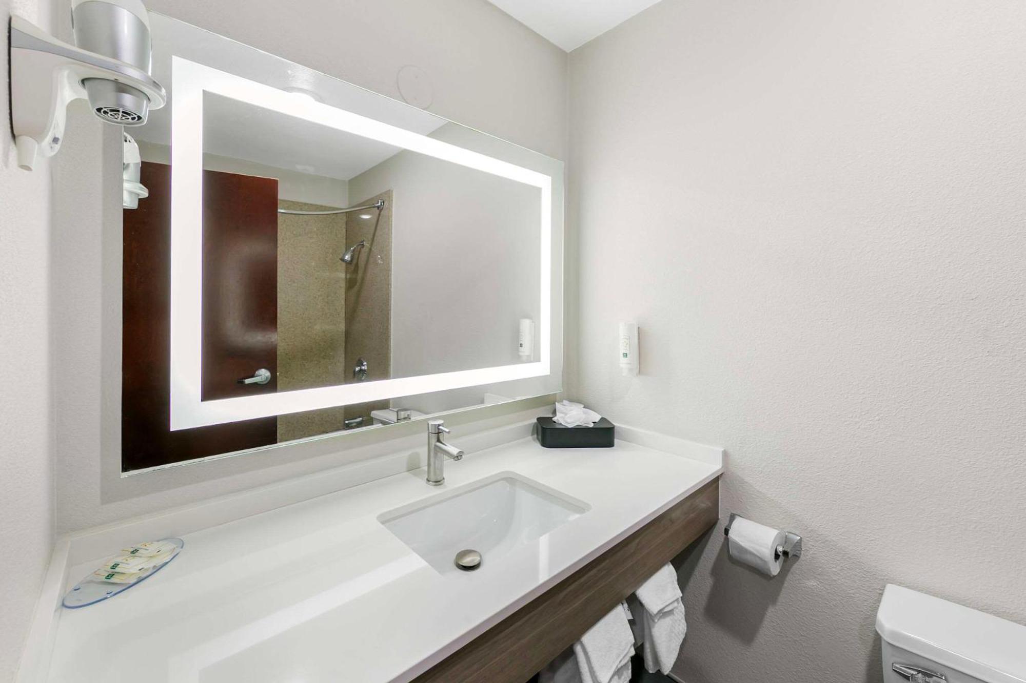 Quality Inn & Suites Сакраменто Екстериор снимка