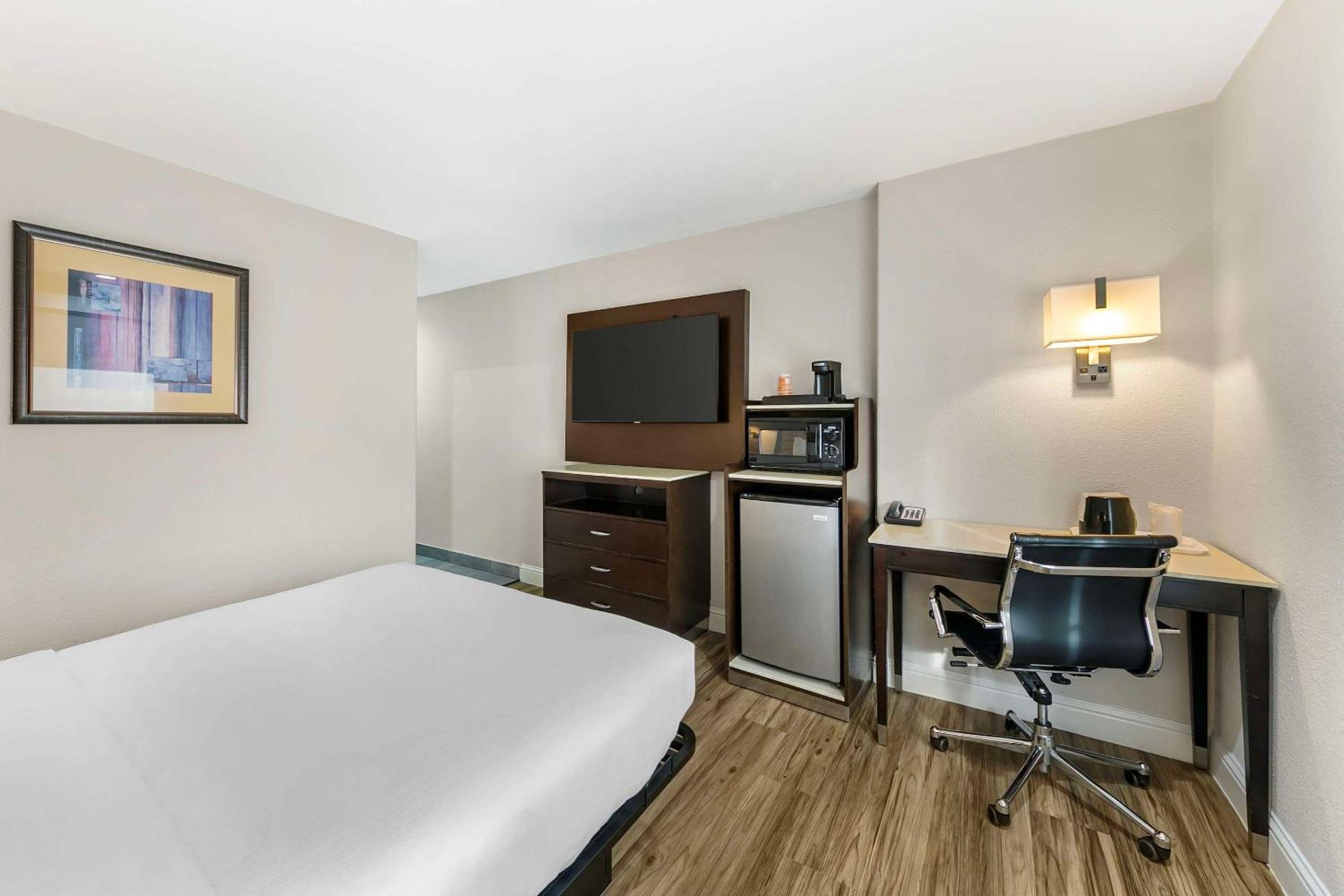 Quality Inn & Suites Сакраменто Екстериор снимка