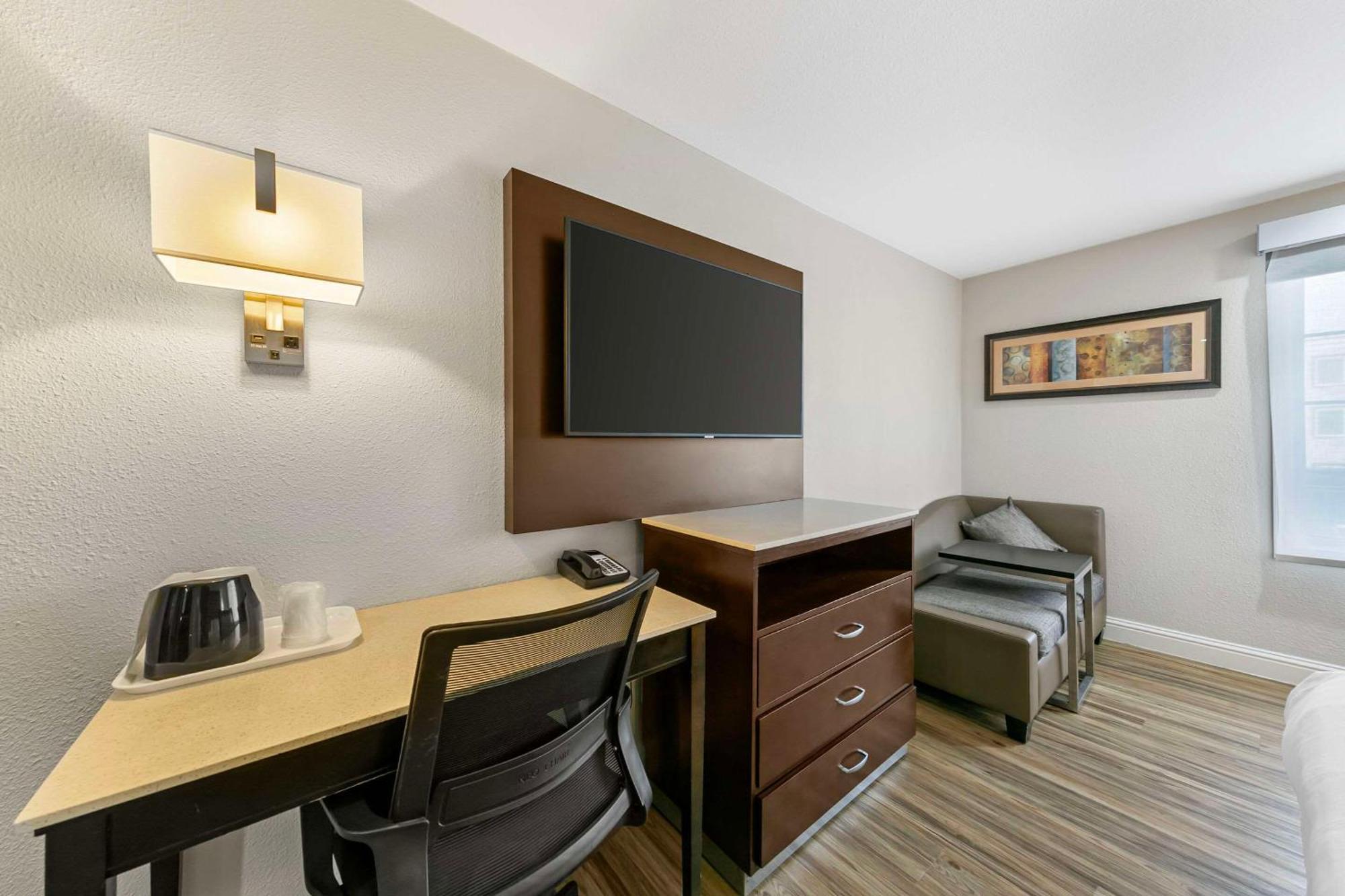 Quality Inn & Suites Сакраменто Екстериор снимка