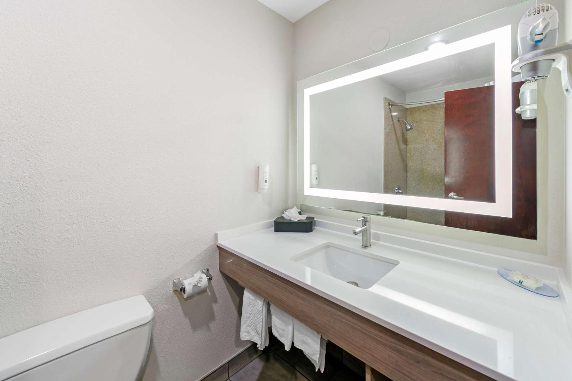 Quality Inn & Suites Сакраменто Екстериор снимка